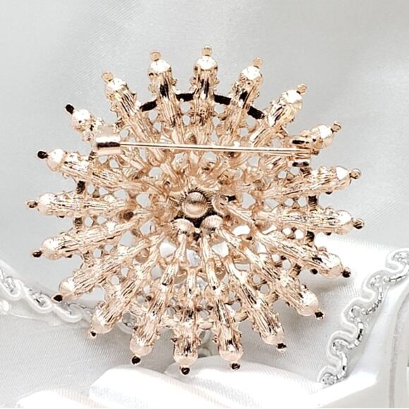 Brand New Pearl Rhinestone Vintage Style Brooch Pin - Picture 4 of 4